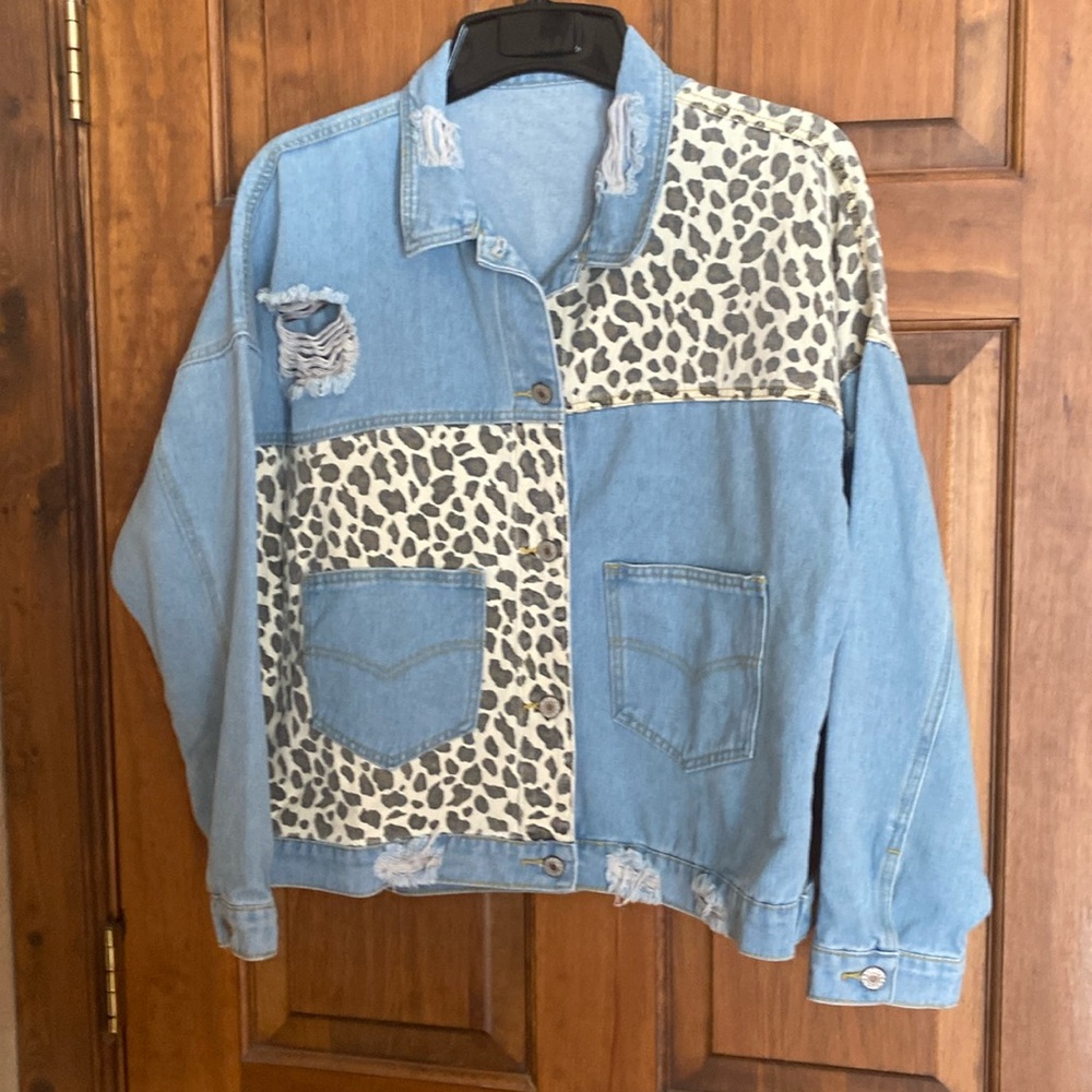 No Brand NWOT Jean jacket with leopard print